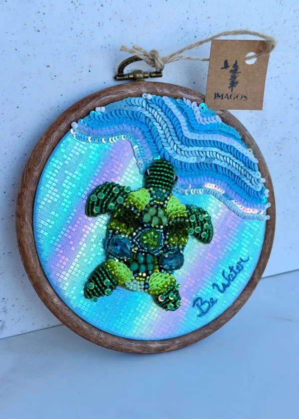 Be Water — Tortuga Bordada a Mano