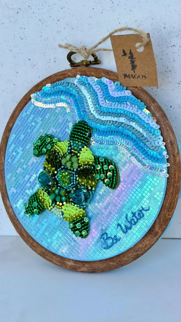 Be Water — Tortuga Bordada a Mano