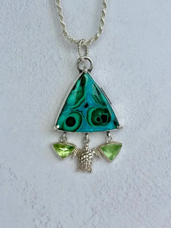 colgante-crisocola-malaquita-peridoto-tortuga Abrazo de Tortuga