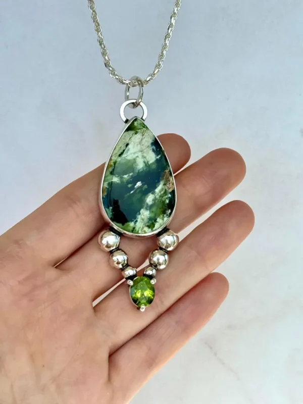 colgante-crisoprasa-peridoto-loro-3 Verde Sagrado