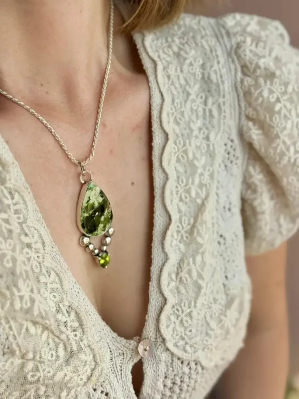 colgante-crisoprasa-peridoto-loro-4 (1) Verde Sagrado