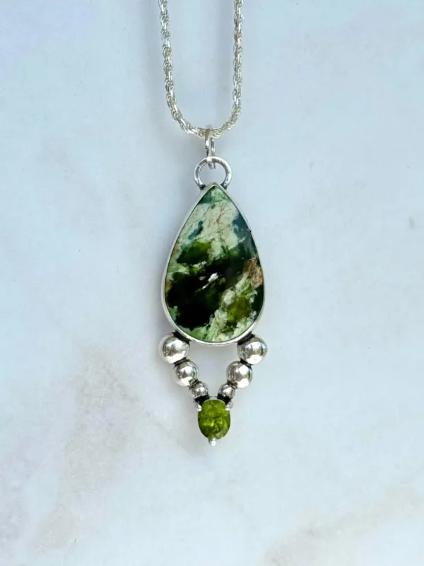 colgante-crisoprasa-peridoto-loro-4 Verde Sagrado