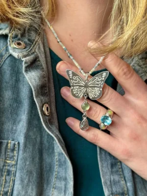 Collar Mariposa