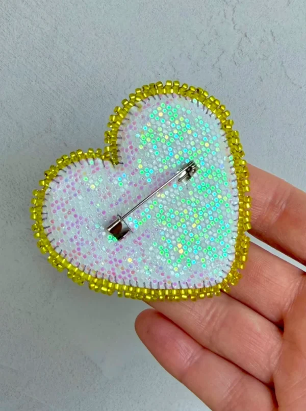 corazon-prendedor-pedreria-cristales-2 Corazón Primavera (Prendedor)