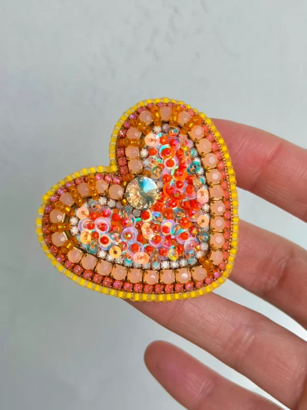 corazon-prendedor-pedreria-cristales-rosado-1 Corazón Dalia (Prendedor)