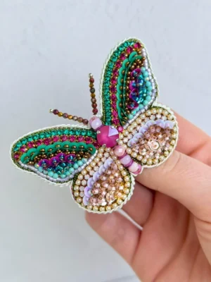 mariposa-bordada-pedreria-prendedor-verde Mariposa Rocío (Prendedor)