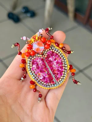 Prendedor Escarabajo Fucsia